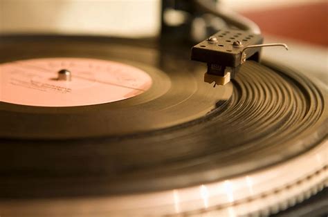 does music sound better on vinyl does the warmth of vinyl recordings make them more appealing?